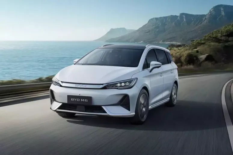 BYD lần đầu tiên sụt giảm doanh số từ năm 2020 trong khi đối thủ chính tăng trưởng 96%